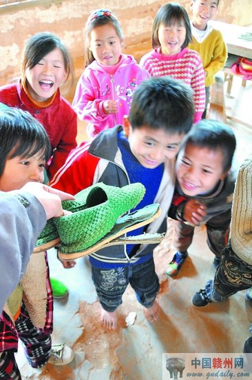 新年新衣温暖行动 用爱心温暖孩子的冬天