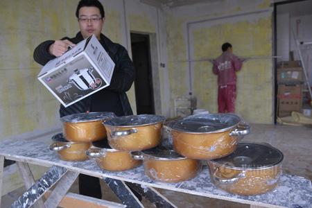 这送的是锅还是垃圾啊!