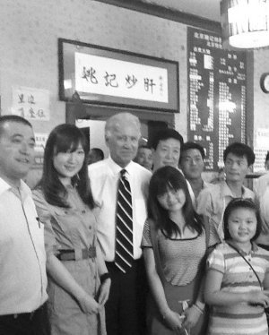 拜登中午吃炸酱面5人花79元(组图)