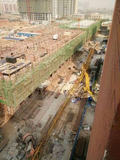 黄河交通学院在建宿舍楼塔吊倒塌致一死两伤