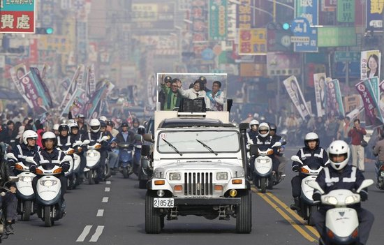 2012年1月7日，中国台湾高雄，民进党“总统”候选人蔡英文在高雄为选举造势。