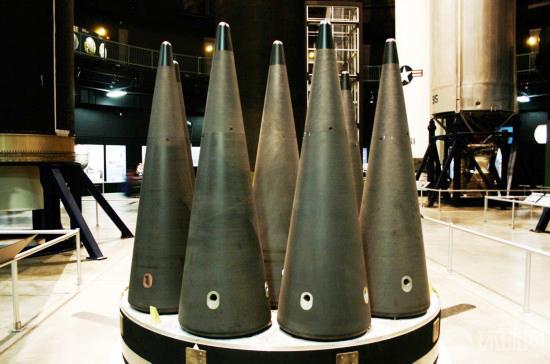 核弹头的圆锥形再入载具由碳碳复合材料制成,要克服重返大气层时的