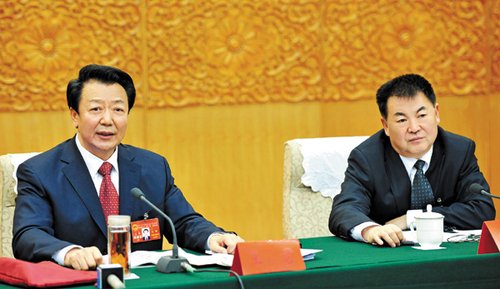 王君在参加政协经济科技工商界联组讨论时强调