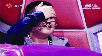 5年级小学生没考满分大哭不出门 做题自罚_