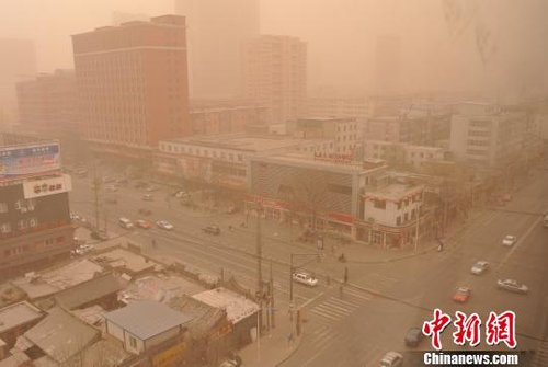 山西局地发大风蓝色预警 太原漫天黄沙(组图)
