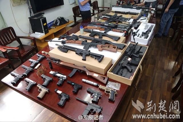 武汉破获网络贩枪案 收缴气枪仿真枪38支(图)