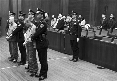 北京摔童案死刑判决报最高法核准 韩磊表情平