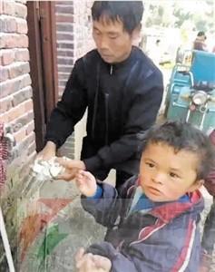 “小马云”走红企业蜂拥而至 其父否认签商业合同