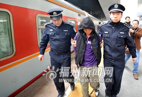 毁容乞丐残杀妙龄<em>少女</em> 遗落手机供出嫌犯_新