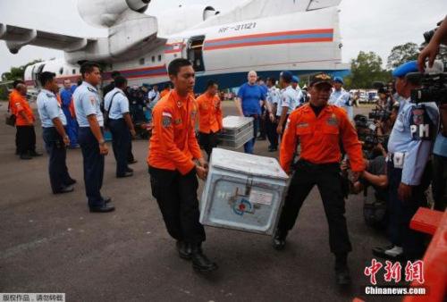 俄飞机在亚航空难海域发现30个物体疑似遗体