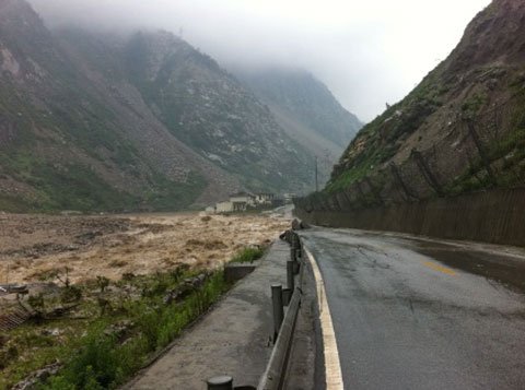 213国道被泥石流截断 成都至汶川双向交通受阻_新闻_腾讯网