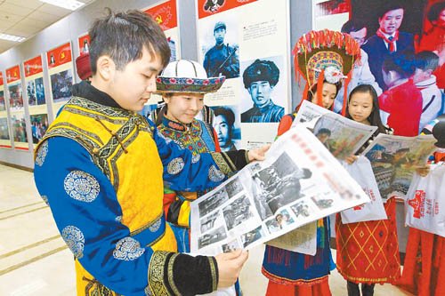 中央民族学院少数民族学生参观《不朽的丰碑永