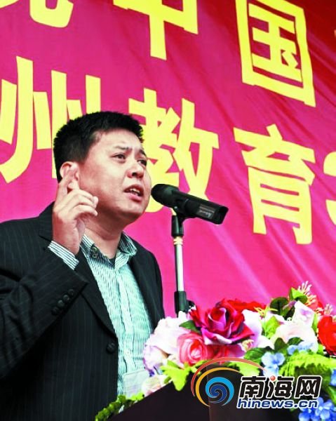 黄桂提向儋州教师捐350万元图书 传播最新教育理念