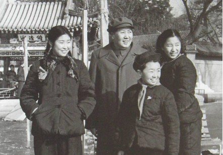 顾保孜:毛泽东两个女儿为何不<em>姓毛</em>?_新闻_腾讯