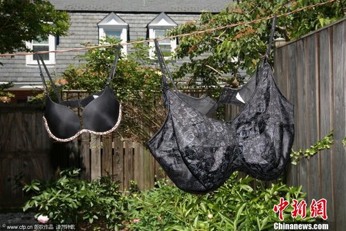 美国妇女保持最大乳房世界纪录12年