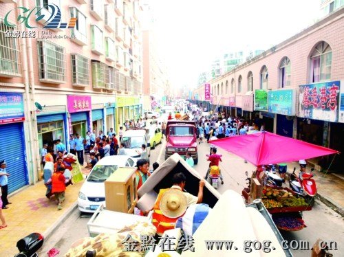 贵阳警方捣毁36家淫窝 嫖客从半米高暗门逃跑