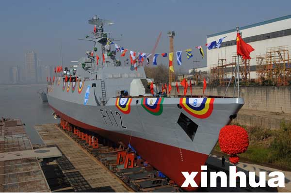 中国出口孟加拉新型护卫舰在武汉下水