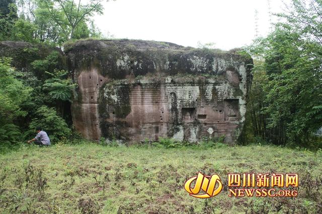 四川现“千佛岩”：巨石上刻近1000尊佛像(组图)