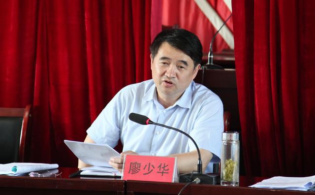 市委书记接受人口普查_人口普查图片(3)