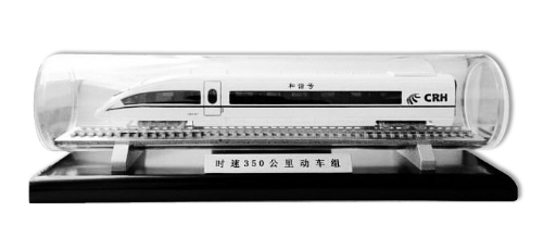 卡梅伦的礼单：球衣、手套、网球拍