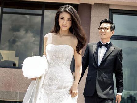 汤唯金泰勇婚纱照图片