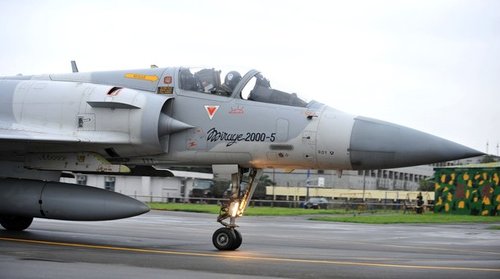 台军幻影战机演习假打 平可夫批其不如大陆歼