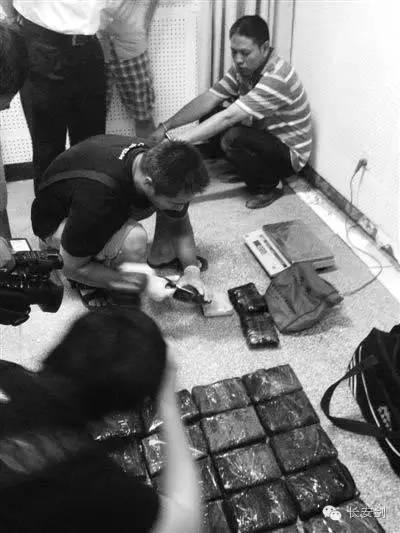 缉毒警察装吸嗨打入内部 曾问吸毒人员吸毒感受