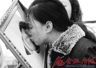 <em>合肥</em>一<em>女</em>大学生与同学发生争吵后跳黄浦江身亡