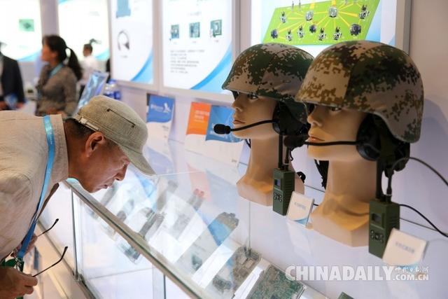 中国小型舰载无人机亮相 可装备北斗系统部署海警船