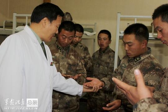 中国西北神秘铁路：地图上找不到 全员是军人