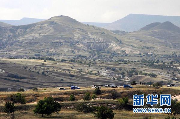 这是6月26日拍摄的土耳其卡帕多基亚的热气球坠落事故现场。新华社发(梅尔特·玛杰特摄)