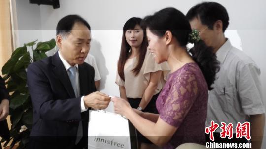 韩国驻广州领事馆总领事赴惠州致谢医护人员