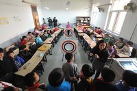 高清：北京小学生性教育课体验“精卵结合”