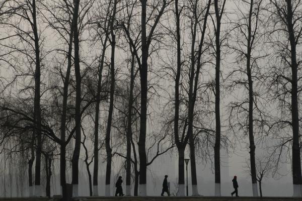 北京马拉松遭遇雾霾 组委会提醒参赛者用鼻呼