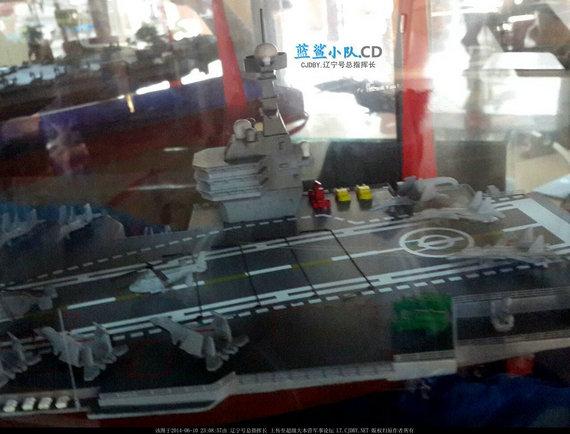 美媒:中国核动力航母模型亮相 类似美尼米兹级
