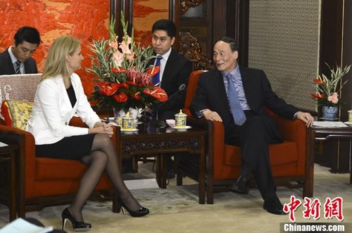 王岐山会见<em>丹麦首相</em>托宁-<em>施密特</em>(图)_新闻_腾