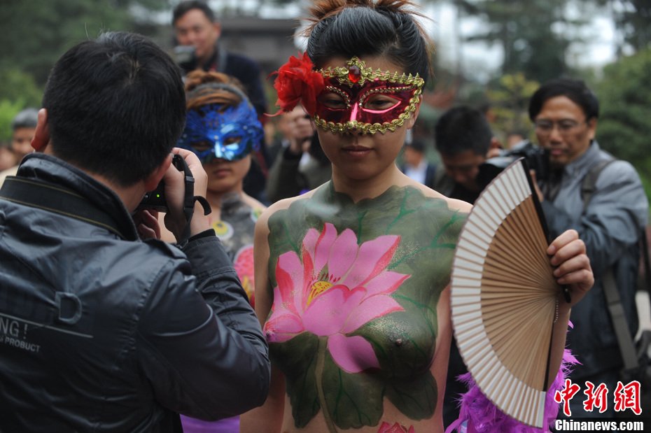 高清:<em>人体</em>彩绘惊艳安徽恩龙旅游景区_新闻中心
