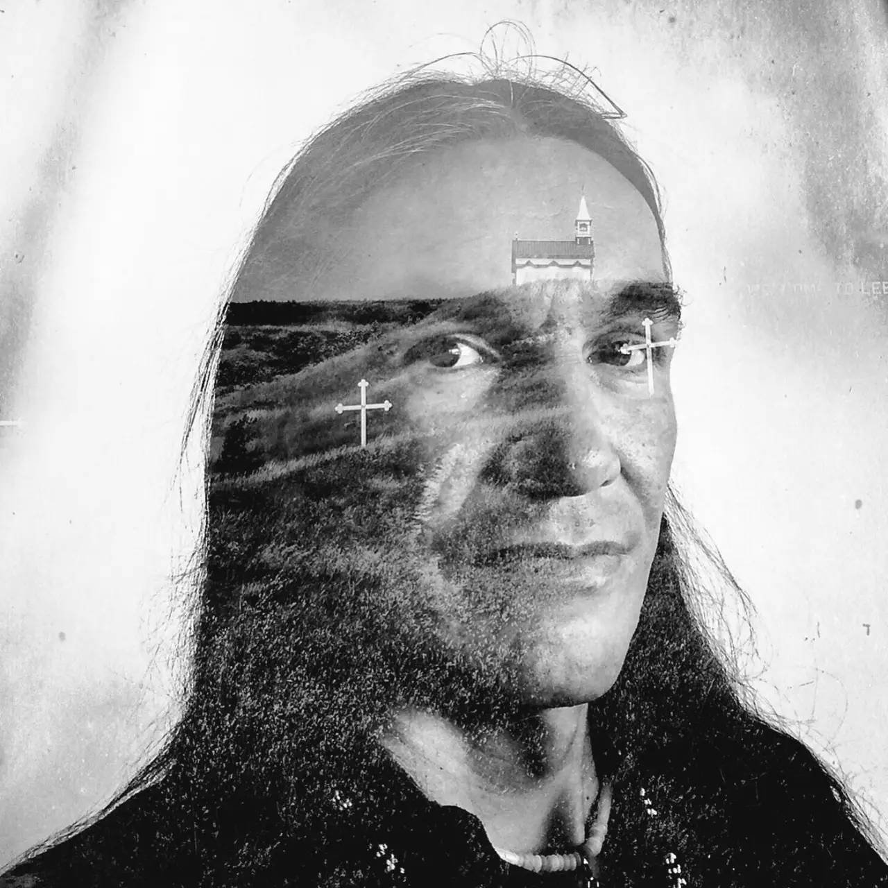 Gary Edwards,1970-1978年就读于三所寄宿学校。“我记得每周一做完祷告时,领头的神父都会在讲台上放一个玻璃瓶。他和两个帮手会锁上教堂的门,戴上30年代的那种防毒面具,然后打开玻璃瓶盯着我们看。我们不知道发生了什么,但在几分钟后,孩子们开始呕吐、抽搐、口吐白沫。现在回想起来,我觉得那可能是芥子毒气。” Gary Edwards,1970-1978年就读于三所寄宿学校。“我记得每周一做完祷告时,领头的神父都会在讲台上放一个玻璃瓶。他和两个帮手会锁上教堂的门,戴上30年代的那种防毒面具,然后打开玻璃瓶盯着我们看。我们不知道发生了什么,但在几分钟后,孩子们开始呕吐、抽搐、口吐白沫。现在回想起来,我觉得那可能是芥子毒气。”