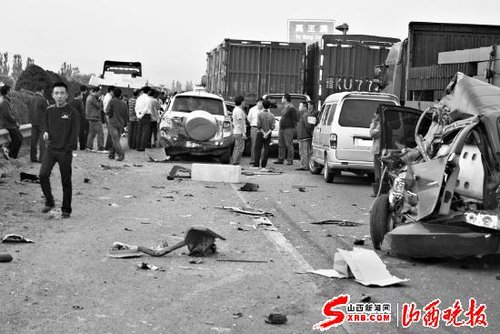二广高速山西境内连发两起事故 致18辆车受损