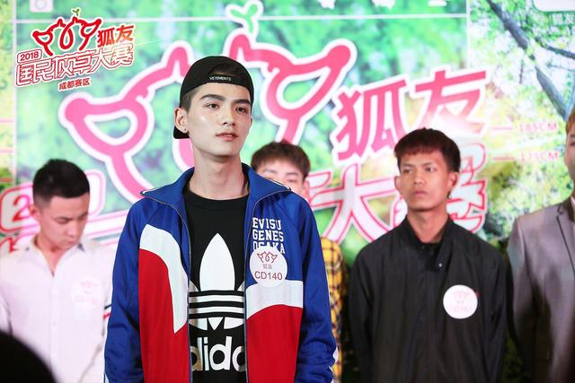 校园帅哥才艺颜值大pk校草大赛成都海选
