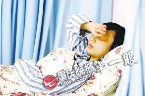 母亲为宝宝上学提前3周剖腹产 女儿肺炎住院