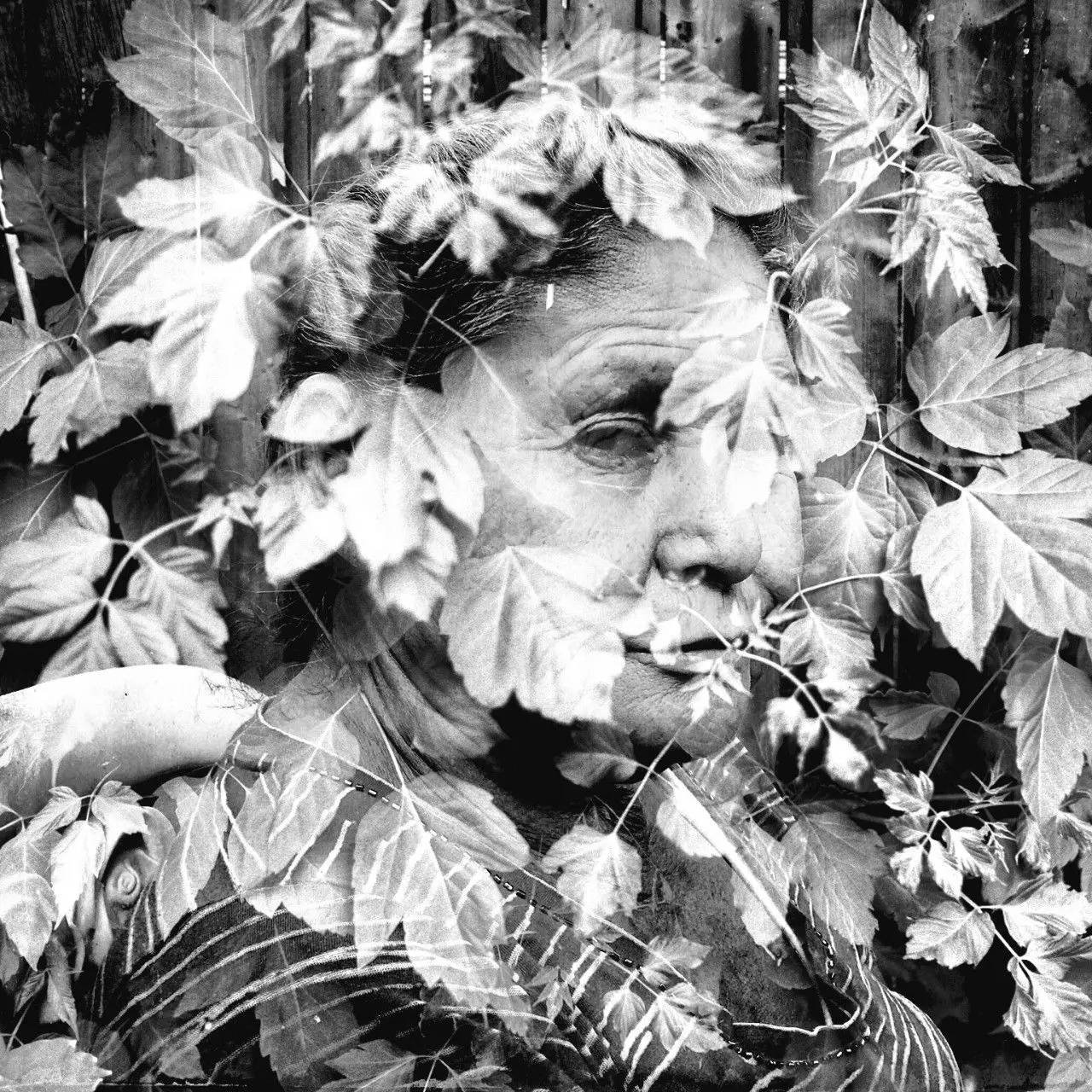 Seraphine Kay,1974-1975年就读于Qu'appelle寄宿学校。“我在学校被强奸过。他是个老头,是学校的保洁员。几十年了,因为怕别人会对我另眼相待,我从没把这件事告诉过别人,除了我的母亲,她曾在Muskowekwan寄宿学校呆过,她的回答是:‘我也是这么长大的。’” Seraphine Kay,1974-1975年就读于Qu'appelle寄宿学校。“我在学校被强奸过。他是个老头,是学校的保洁员。几十年了,因为怕别人会对我另眼相待,我从没把这件事告诉过别人,除了我的母亲,她曾在Muskowekwan寄宿学校呆过,她的回答是:‘我也是这么长大的。’”