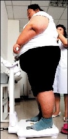 马玉杰进行脂肪含量测定。本报记者 王苡萱 摄