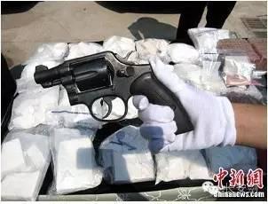 缉毒警察装吸嗨打入内部 曾问吸毒人员吸毒感受