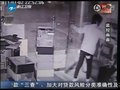 视频：监控拍下未成年盗窃团伙洗劫电脑店