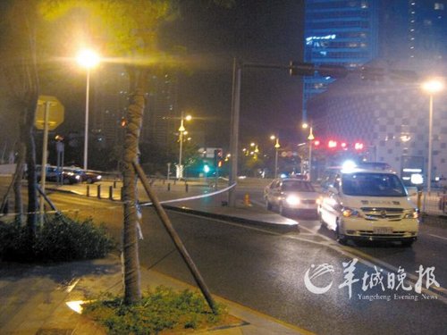 男子凌晨拿菜刀劫人质 神枪狙击手一枪擒歹徒