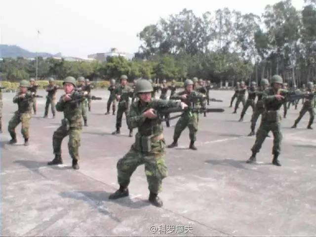 刺刀比手枪好用：解放军恢复中断二十多年的刺杀训练