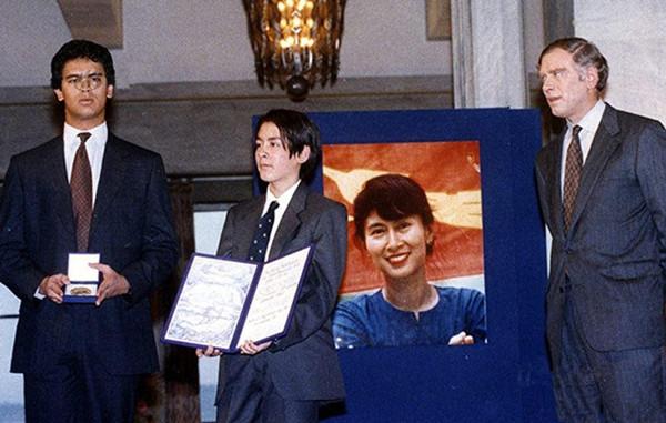 昂山素季：“缅甸玫瑰”是怎样绽放的？