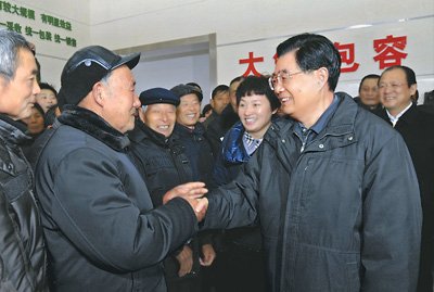 胡锦涛考察江苏勉励母校学子：一代更比一代强