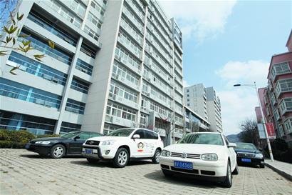 大学生有车族调查：开宝马奥迪上学比老师拉风